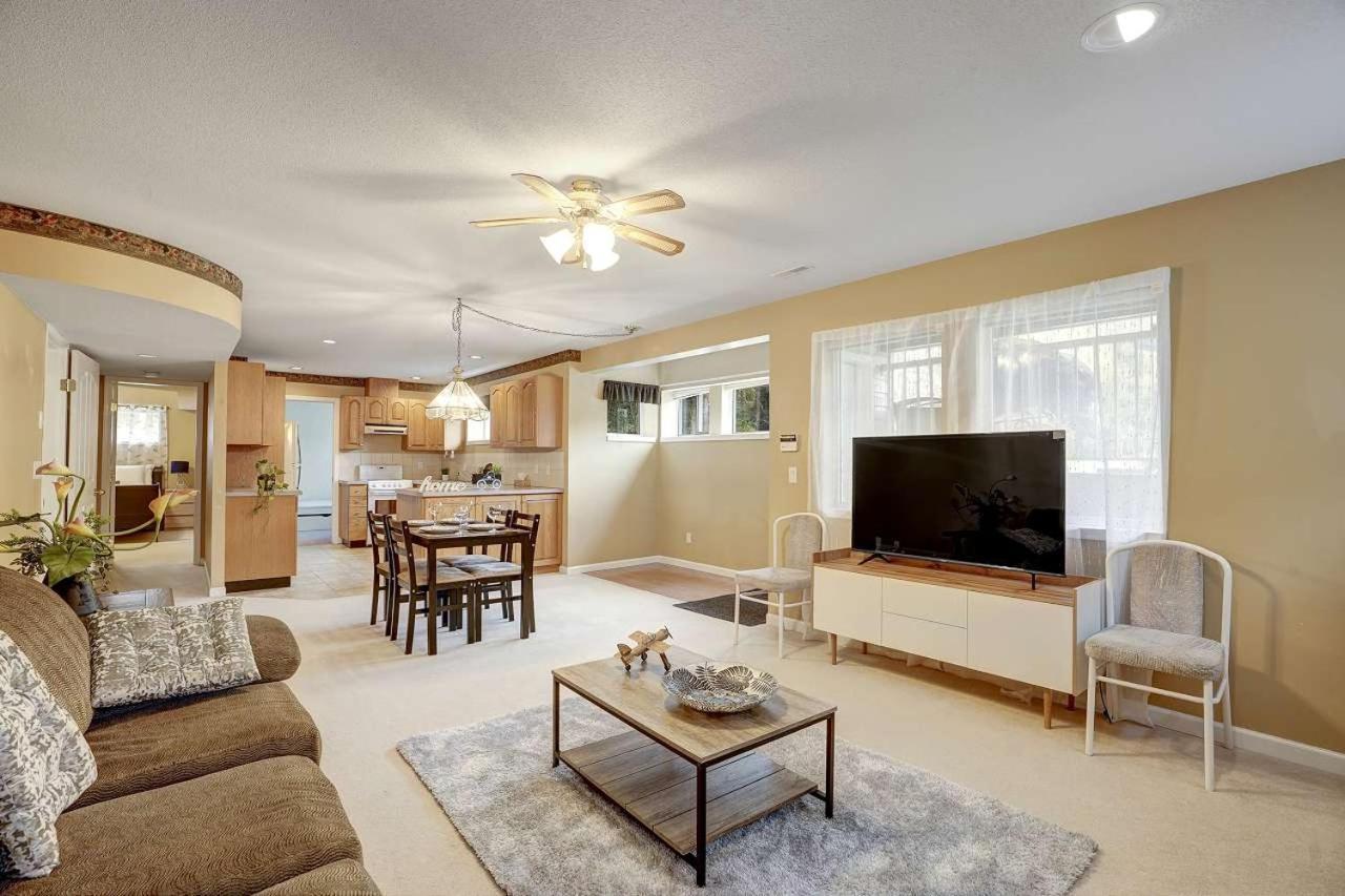 Beautiful 3-Bedroom Suite On 1 Acre Maple Ridge Extérieur photo