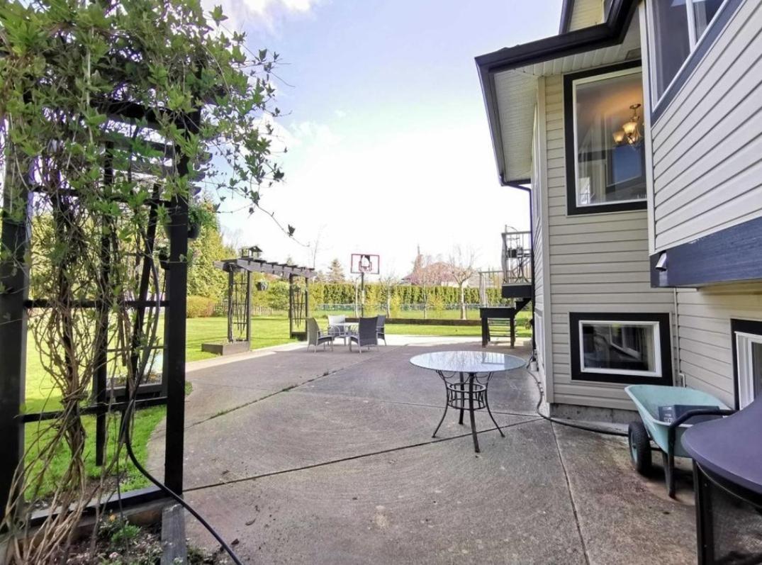 Beautiful 3-Bedroom Suite On 1 Acre Maple Ridge Extérieur photo